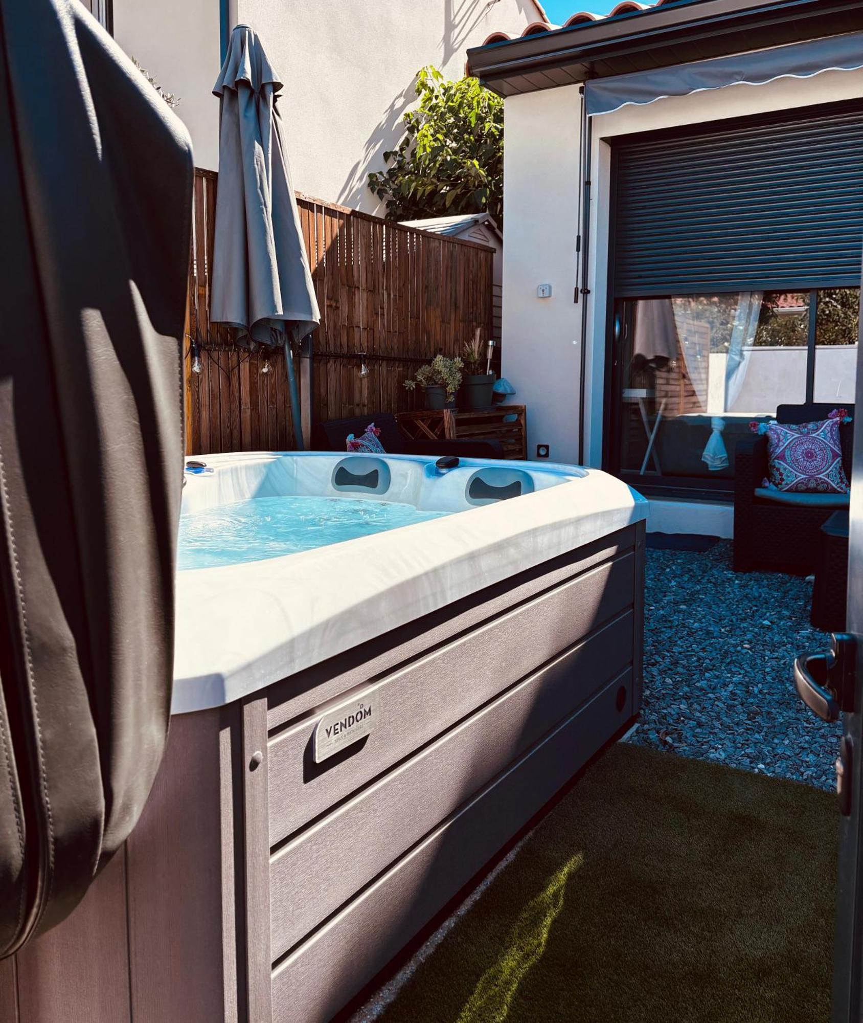 Logement Du Sud Avec Jacuzzi Sommieres Exterior photo